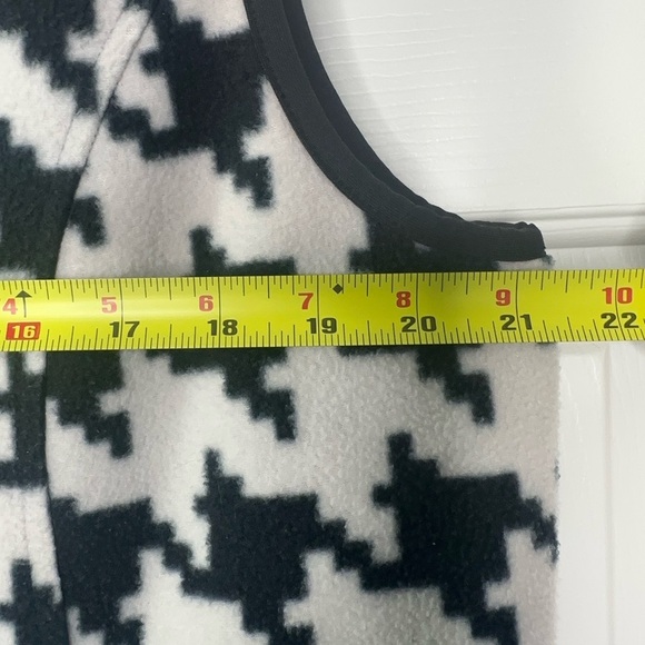 Susan Graver white/Black Zip Up Fleece Vest - Picture 6 of 7
